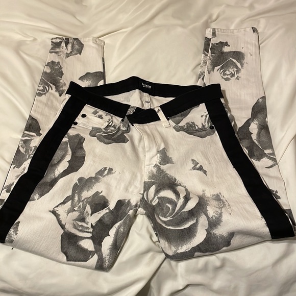 Hudson Leo Super Skinny Crop. Size 28. - Picture 4 of 6